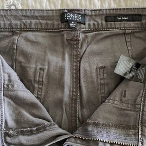 Jones Chino